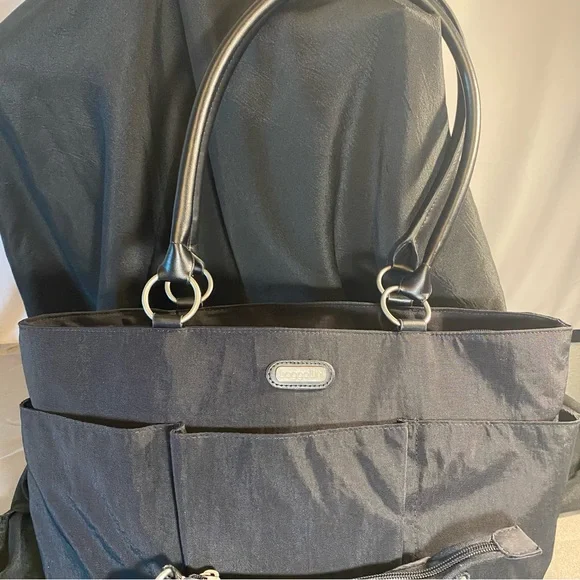 Baggallini set of two purses, one shoulder strap, one adjustable Crossbody black - Picture 3 of 15